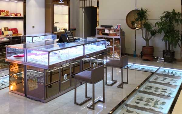 精品展柜設計兩大要求 精品展柜設計兩大要求