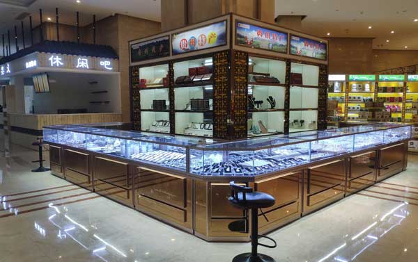 鴻鈦能夠根據定制珠寶高柜