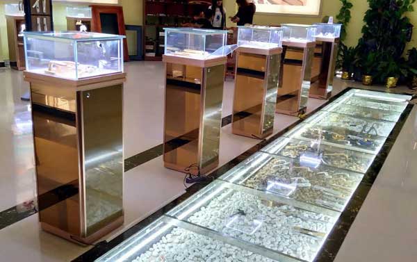 精品展示柜讓產(chǎn)品更具特色 精品展示柜讓產(chǎn)品更具特色