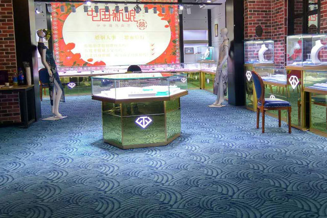 圓形珠寶展柜深入分析的三個優點 圓形珠寶展柜深入分析的三個優點