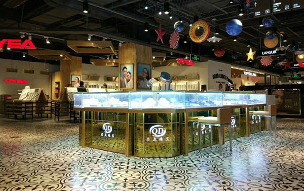 珠寶首飾展示柜廠家,鴻鈦是專業(yè)的 珠寶首飾展示柜廠家,鴻鈦是專業(yè)的