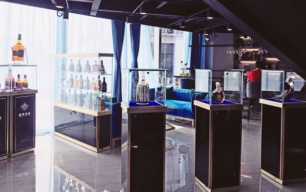 首飾展示柜定制生產(chǎn)多少錢呢?